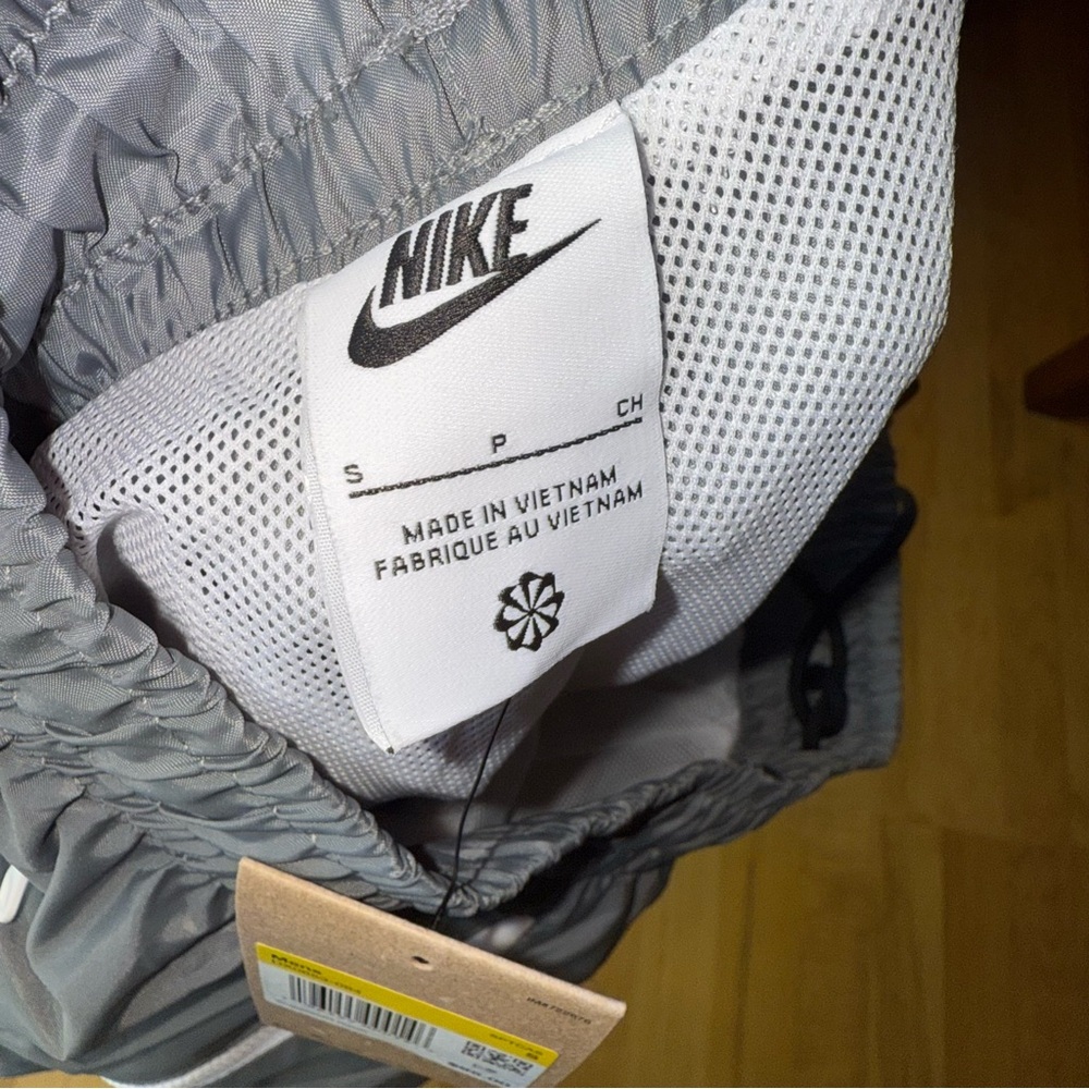 NEW Nike Windrunner Woven Lined Joggers w/Zip front & back pockets & zip ankles - Picture 7 of 10